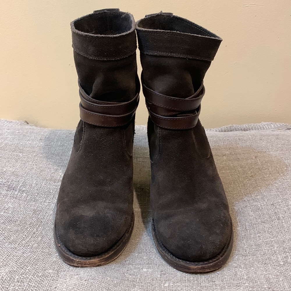 Frye Jane strappy bootie size 8